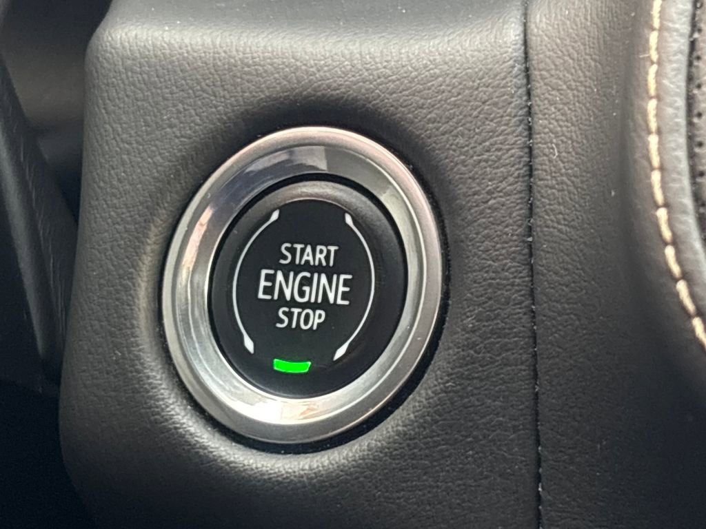 Used 2023 Chevrolet Suburban Premier image 18