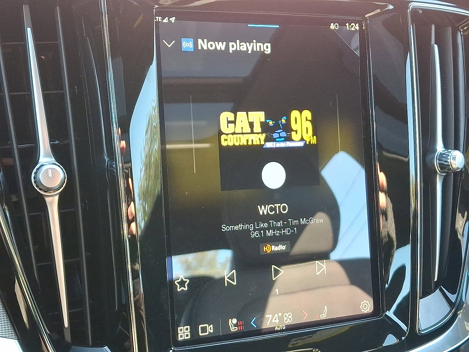 Certified 2024 Volvo S60 B5 Plus w/ Climate Package image 15