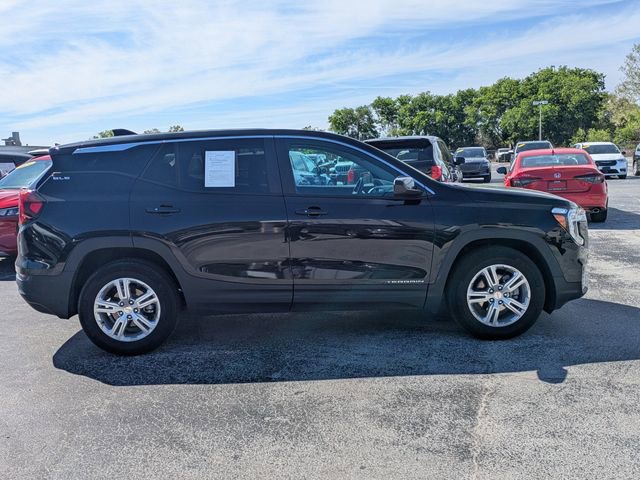 Used 2024 GMC Terrain SLE image 3