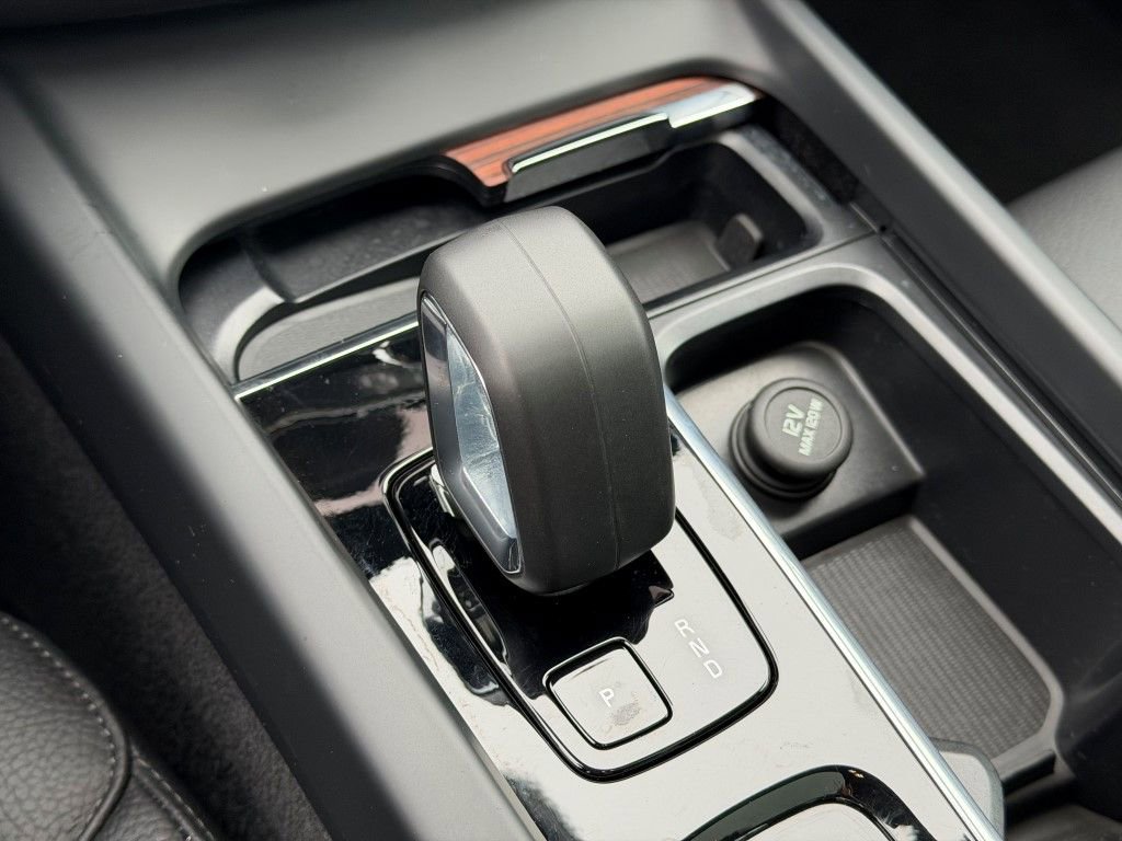 Certified 2025 Volvo V60 B5 Cross Country Plus image 32