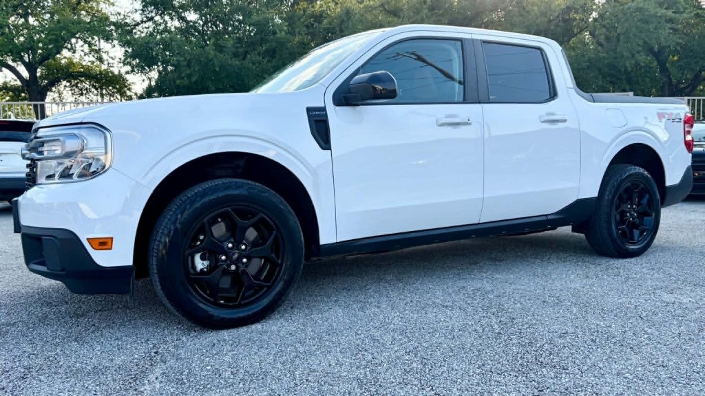 Used 2024 Ford Maverick Lariat w/ FX4 Off-Road Package AWD/4WD image 1