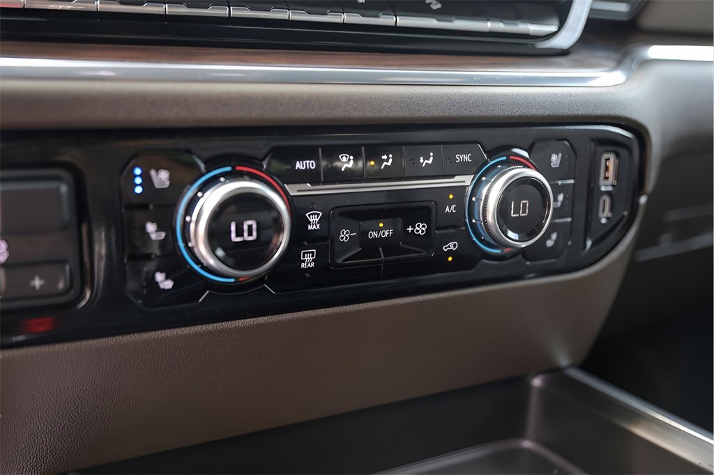 Used 2024 GMC Sierra 3500 SLT w/ SLT Premium Package image 19