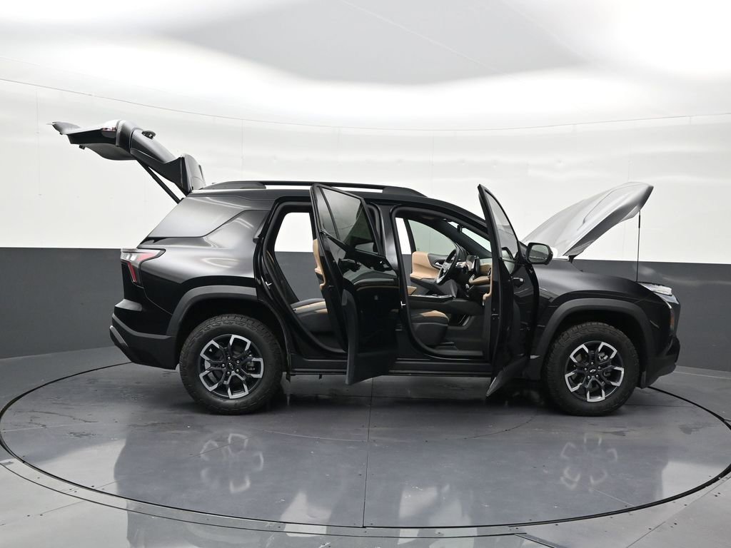 Used 2025 Chevrolet Equinox ACTIV w/ Safety and Technology Package image 32