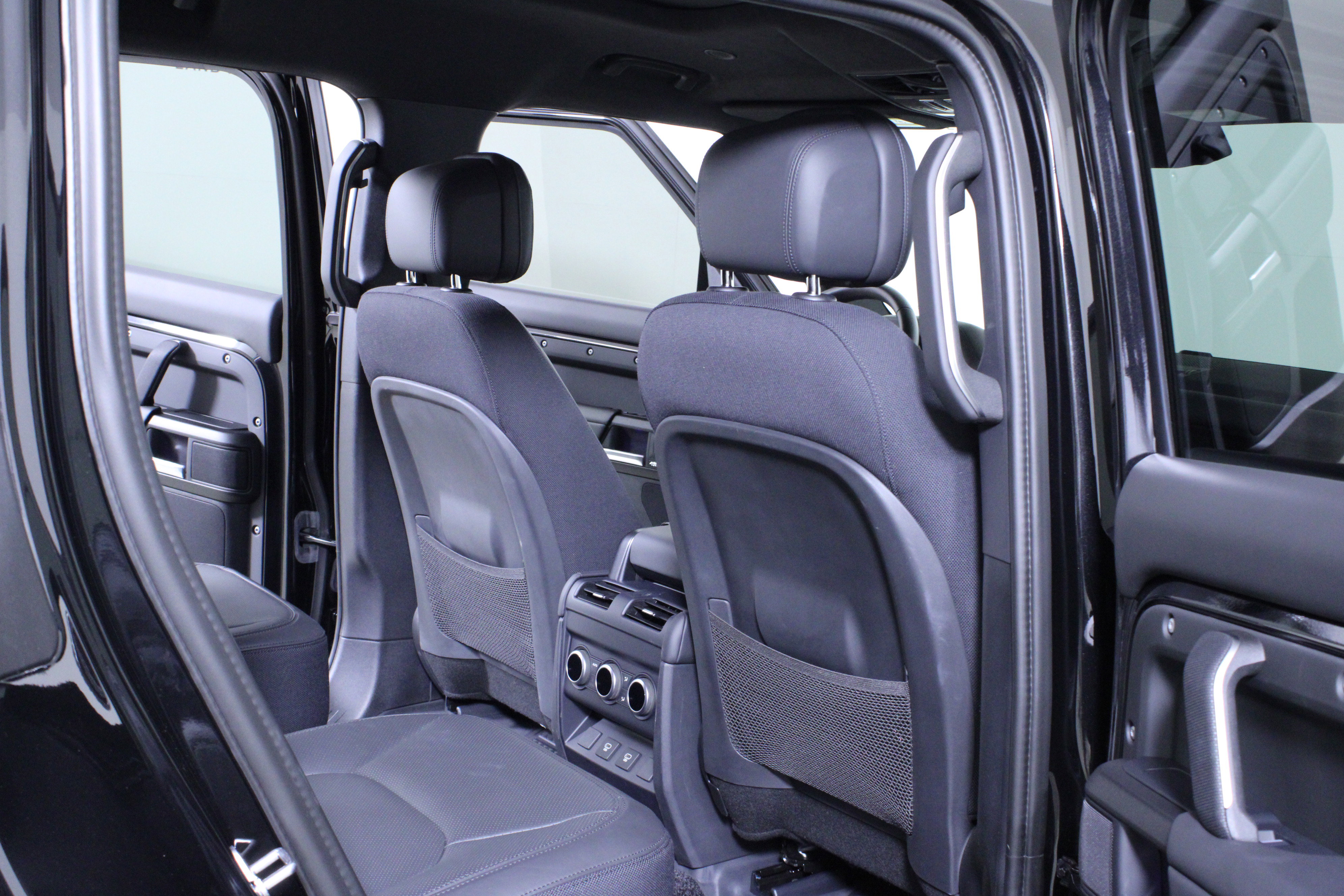 Used 2025 Land Rover Defender 130 V8 image 13