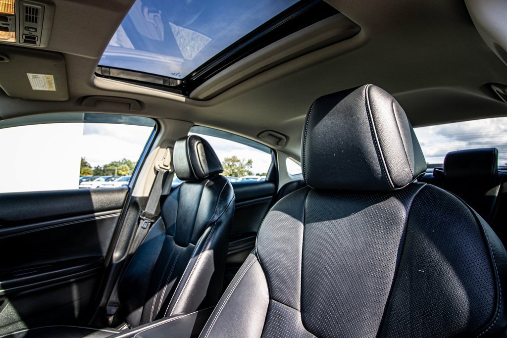 Used 2019 Honda Insight Touring image 2