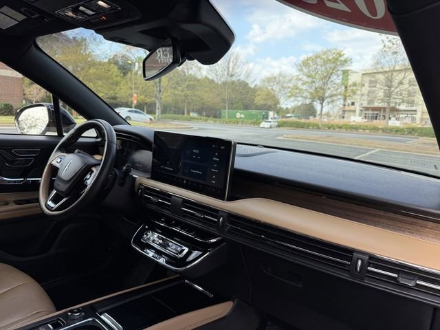 Used 2023 Lincoln Corsair Reserve w/ Jet Appearance Package image 38