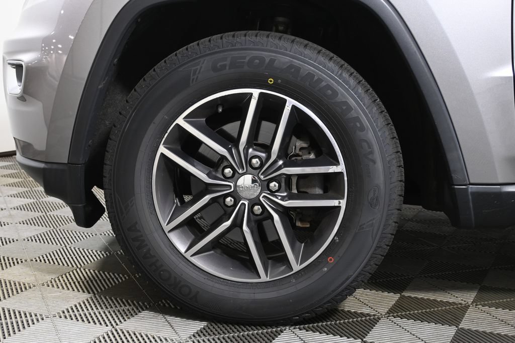 Used 2017 Jeep Grand Cherokee Limited AWD/4WD image 12