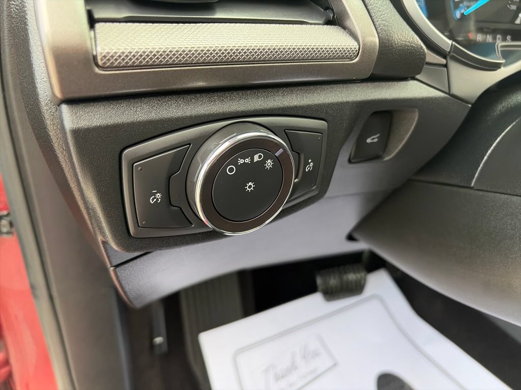 Used 2019 Ford Fusion SE FWD image 17