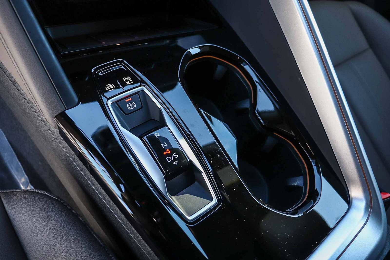 Used 2025 Audi Q5 Premium w/ Convenience Package image 24