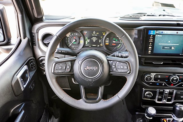 Used 2024 Jeep Wrangler Unlimited AWD/4WD image 27