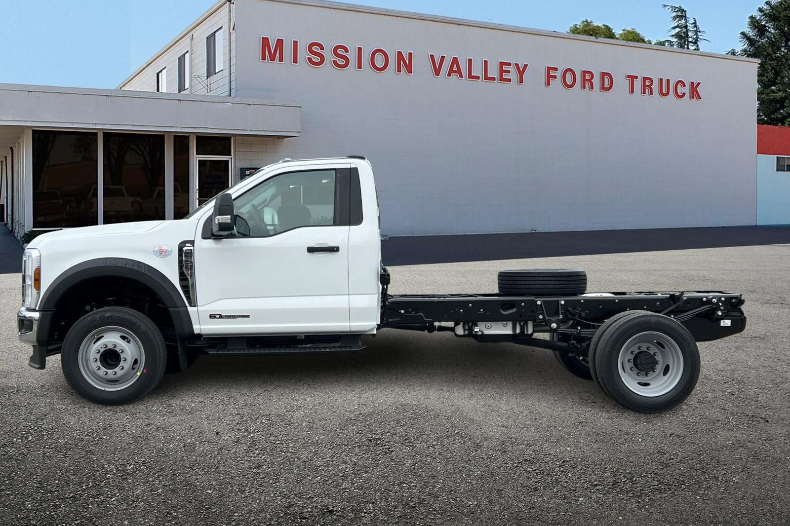 New 2026 Ford F550 2WD Regular Cab Super Duty image 7