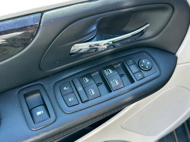 Used 2016 Dodge Grand Caravan SXT w/ Rear Park Assist Package image 12