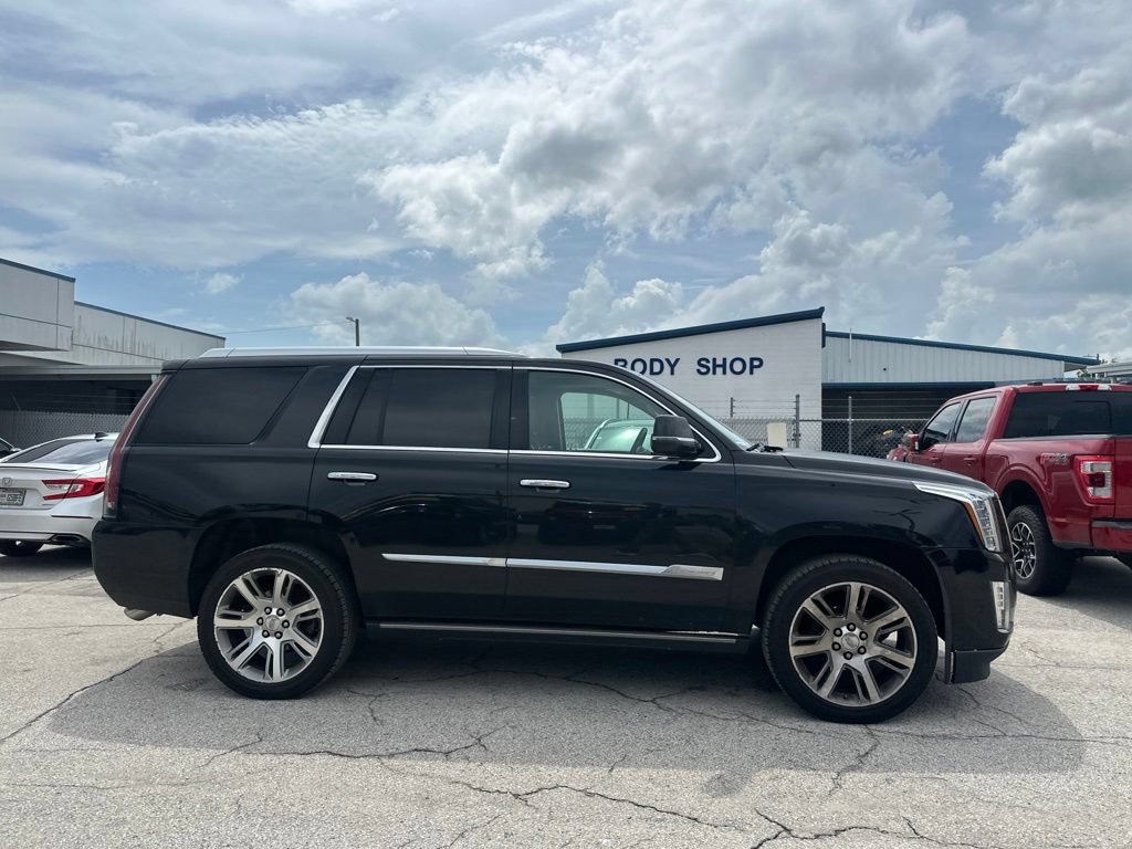 Used 2017 Cadillac Escalade Premium Luxury AWD/4WD image 8