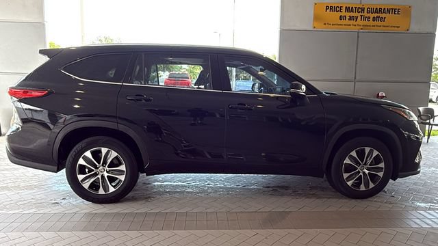 Certified 2021 Toyota Highlander XLE FWD image 11