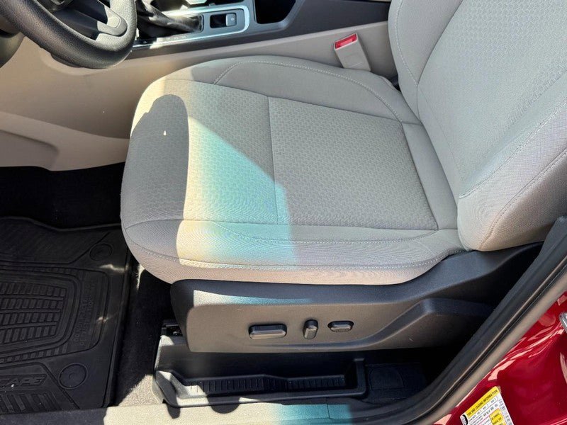 Used 2017 Ford Escape SE w/ Equipment Group 201A FWD image 22