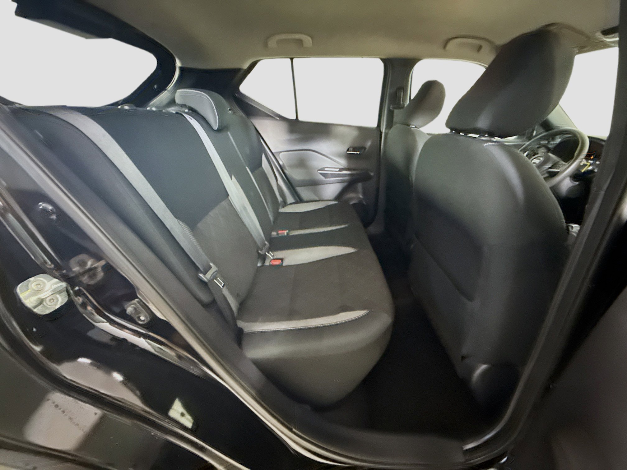 Used 2018 Nissan Kicks SV FWD image 27