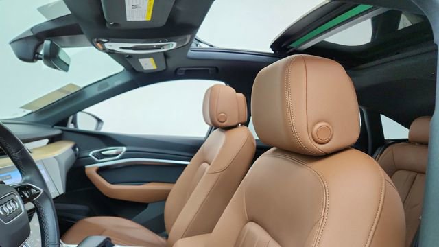 Used 2024 Audi Q8 e-tron Premium Plus w/ Premium Plus Package image 32