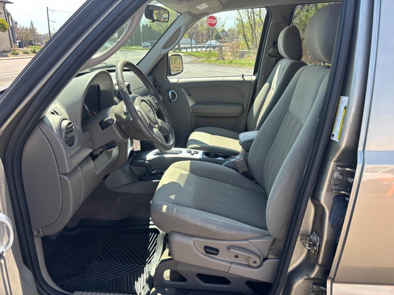 Used 2006 Jeep Liberty Limited AWD/4WD image 19