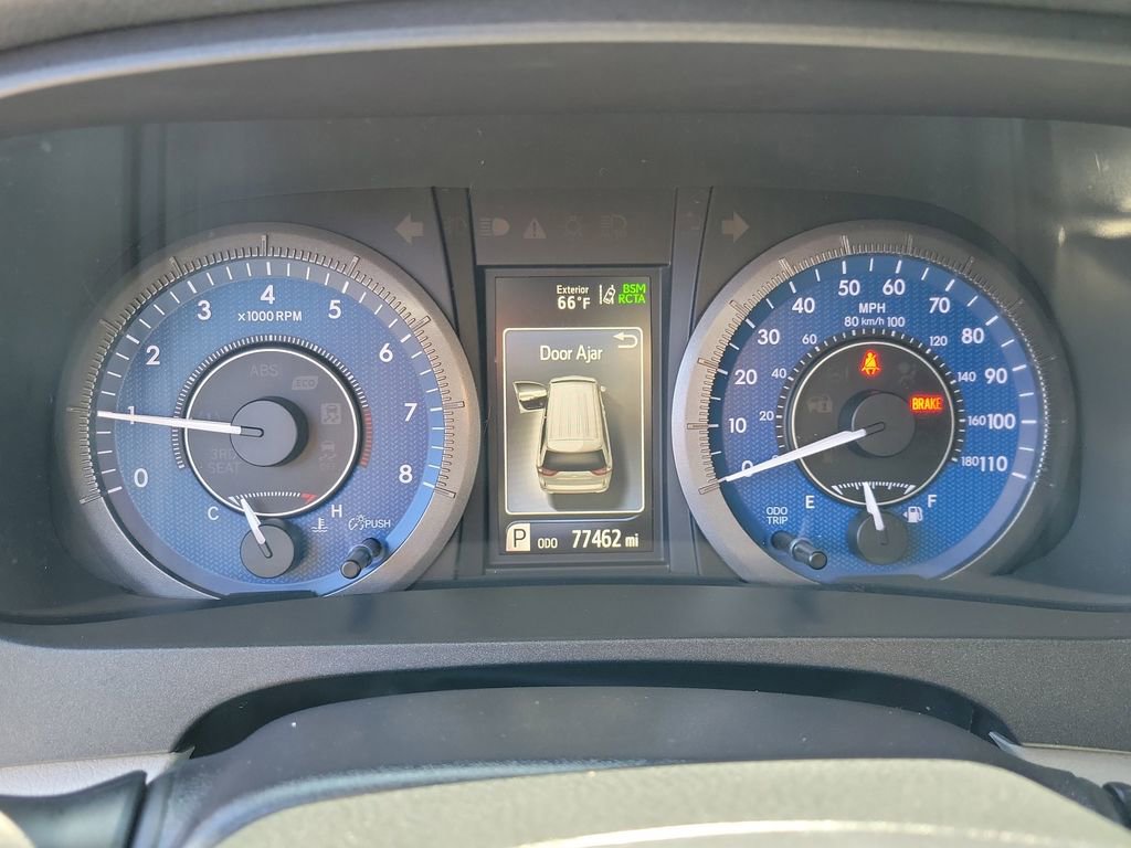 Used 2020 Toyota Sienna XLE w/ XLE Navigation Package FWD image 3