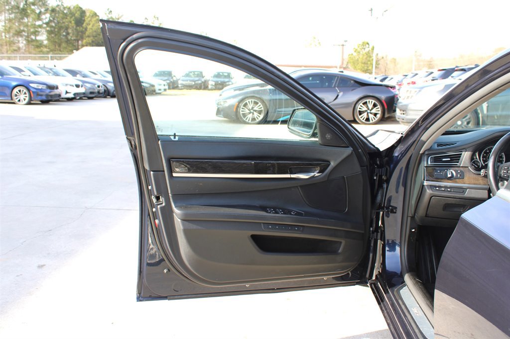 Used 2012 BMW 750i xDrive image 31