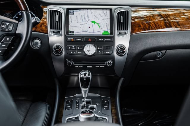 Used 2012 Hyundai Equus Signature RWD image 18