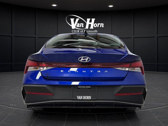 Used 2024 Hyundai Elantra SEL image 4
