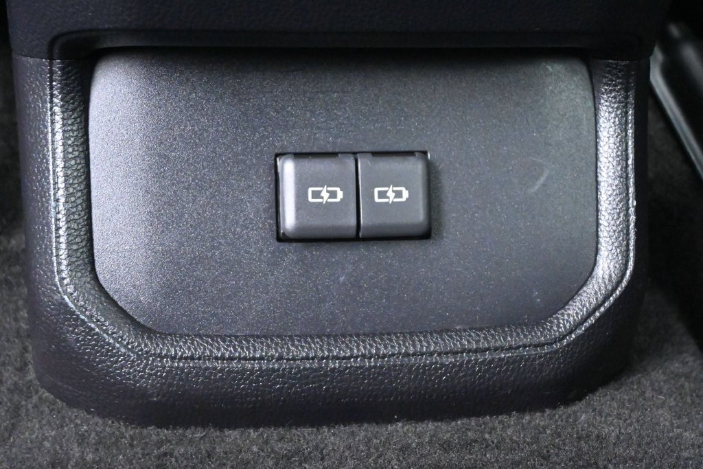 Used 2023 Toyota Highlander XSE FWD image 18