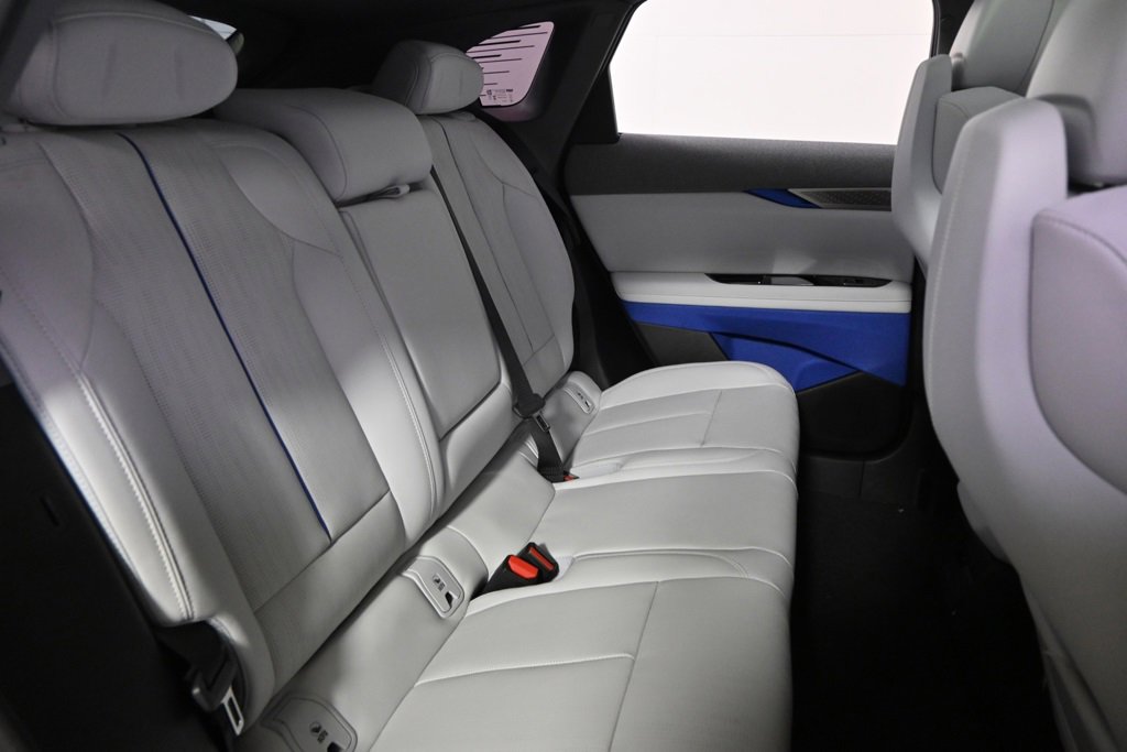 New 2026 Cadillac Optiq Luxury 2 image 18