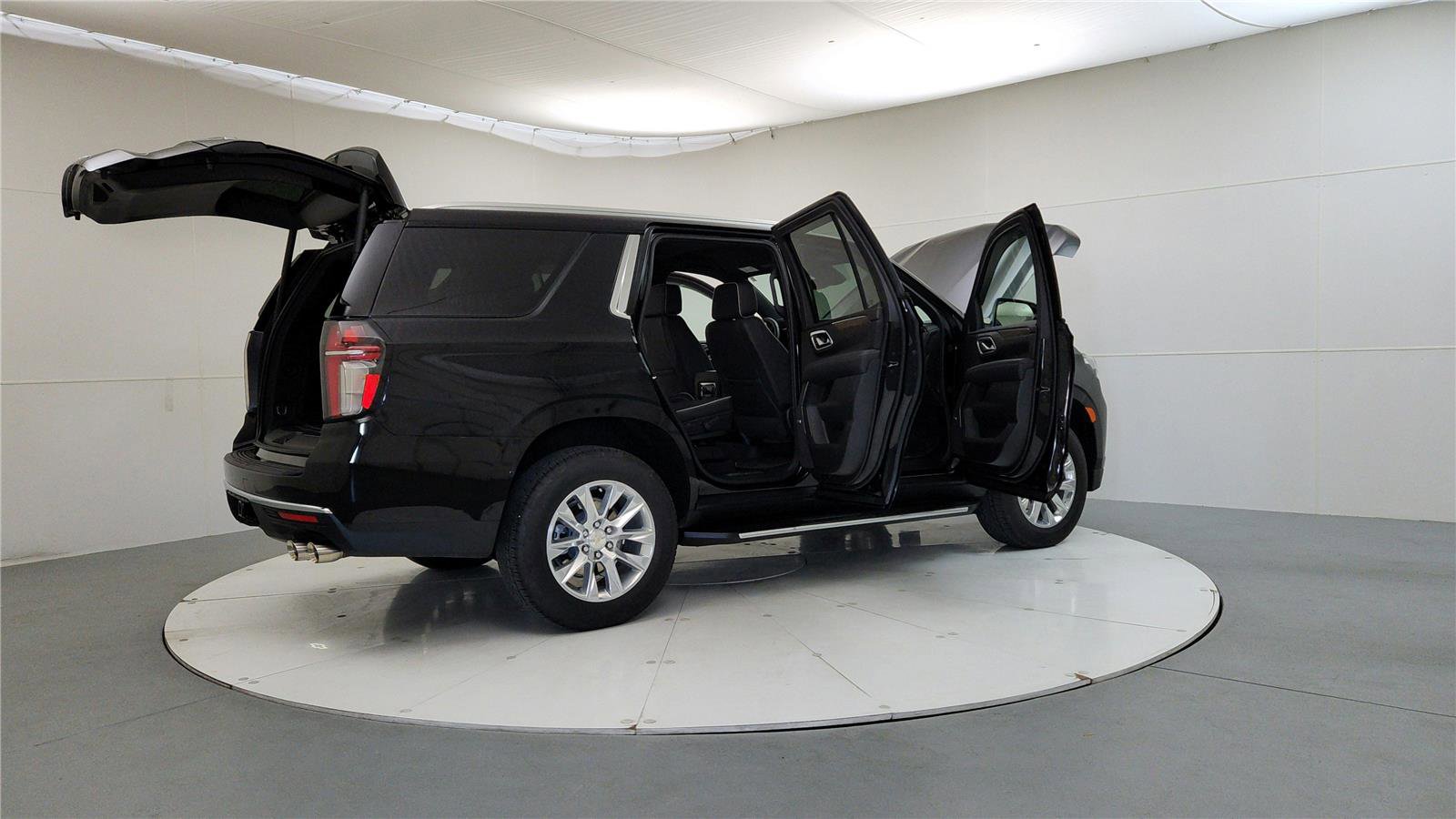 Used 2024 Chevrolet Tahoe Premier AWD/4WD image 12