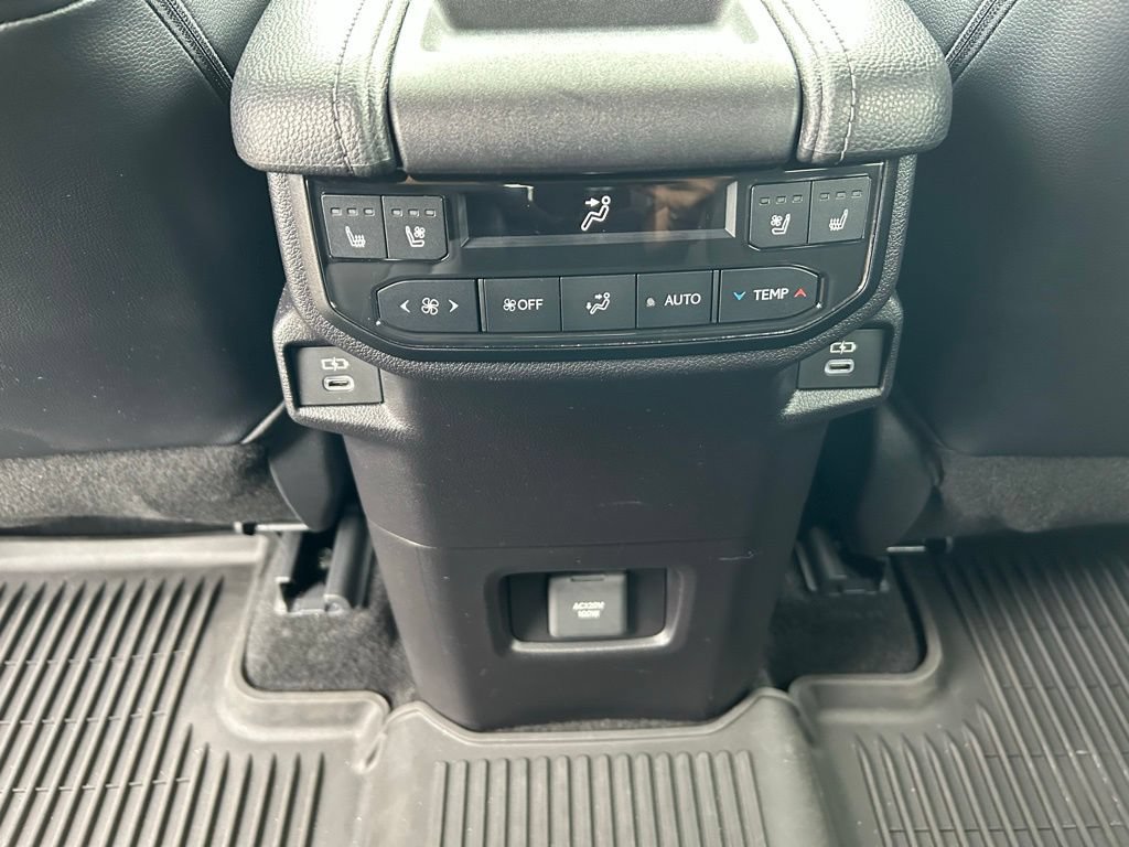 Used 2025 Toyota Grand Highlander AWD image 28