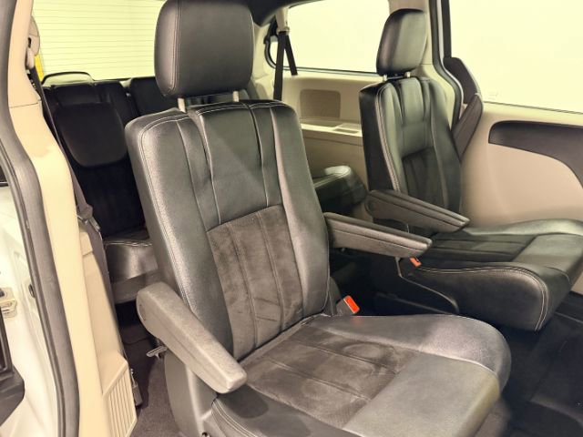 Used 2017 Dodge Grand Caravan SXT image 44
