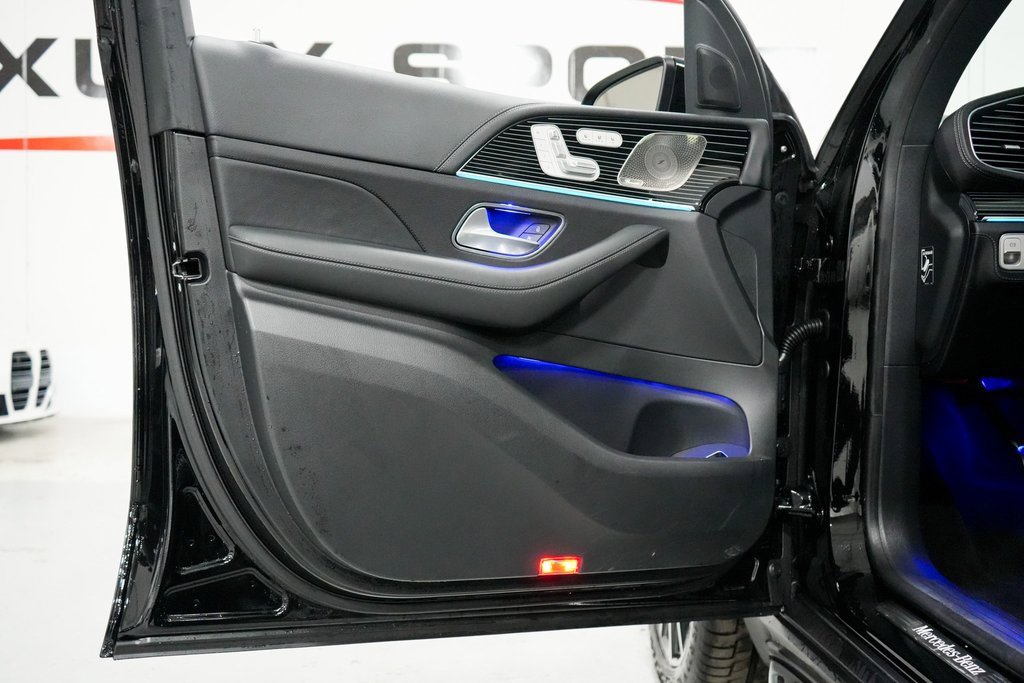 Used 2024 Mercedes-Benz GLS 580 4MATIC image 23