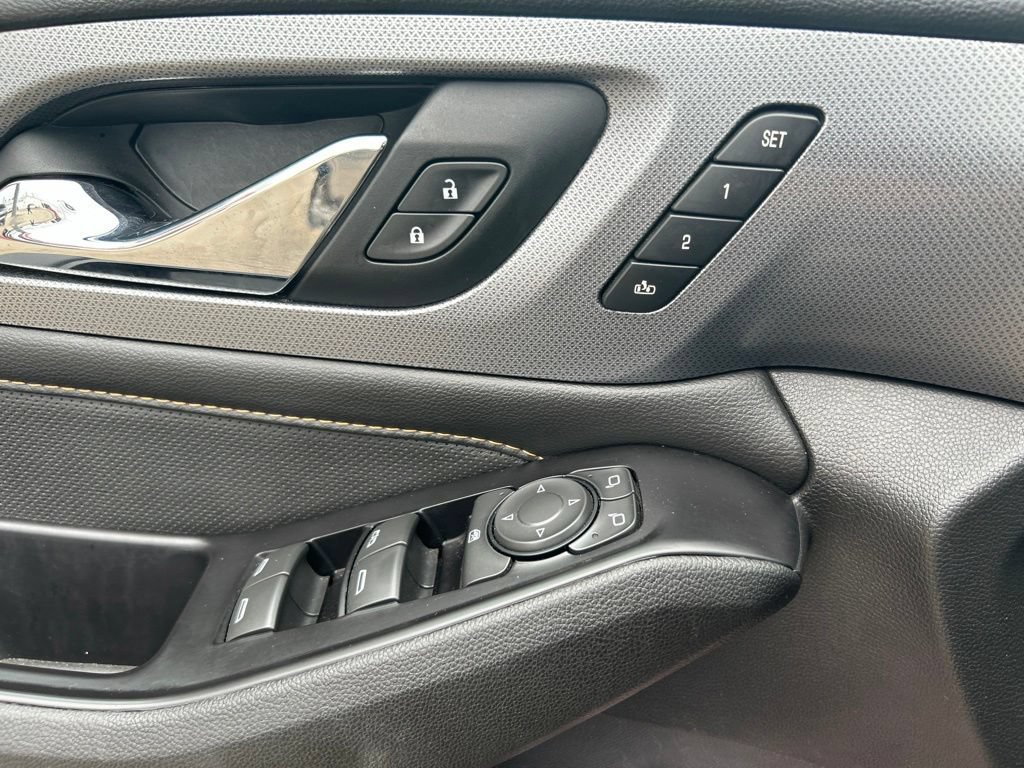 Used 2018 Chevrolet Traverse Premier w/ Driver Confidence II Package FWD image 12