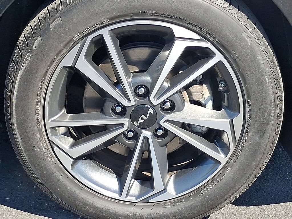 Certified 2023 Kia Forte LXS w/ LXS Technology Package FWD image 8