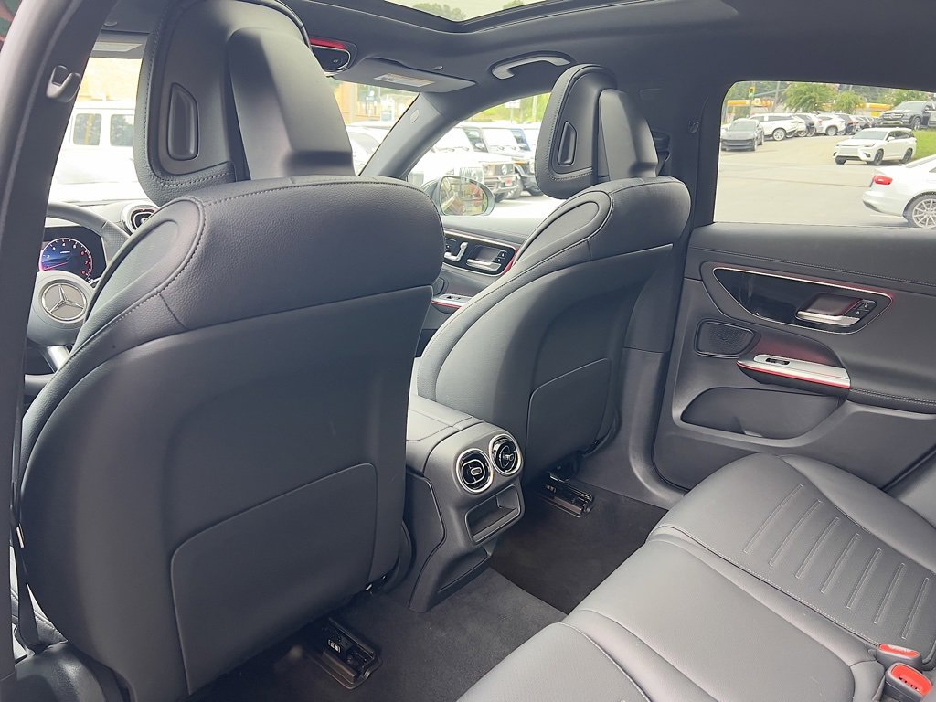 Used 2025 Mercedes-Benz GLC 300 4MATIC w/ AMG Line image 27