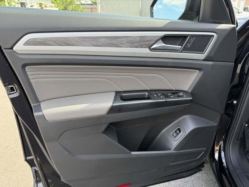 Used 2021 Volkswagen Atlas Cross Sport SE FWD image 9