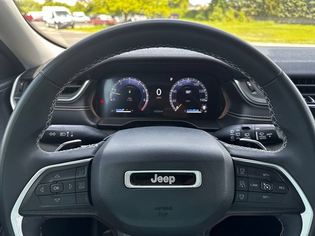 Certified 2024 Jeep Grand Cherokee Laredo AWD/4WD image 22