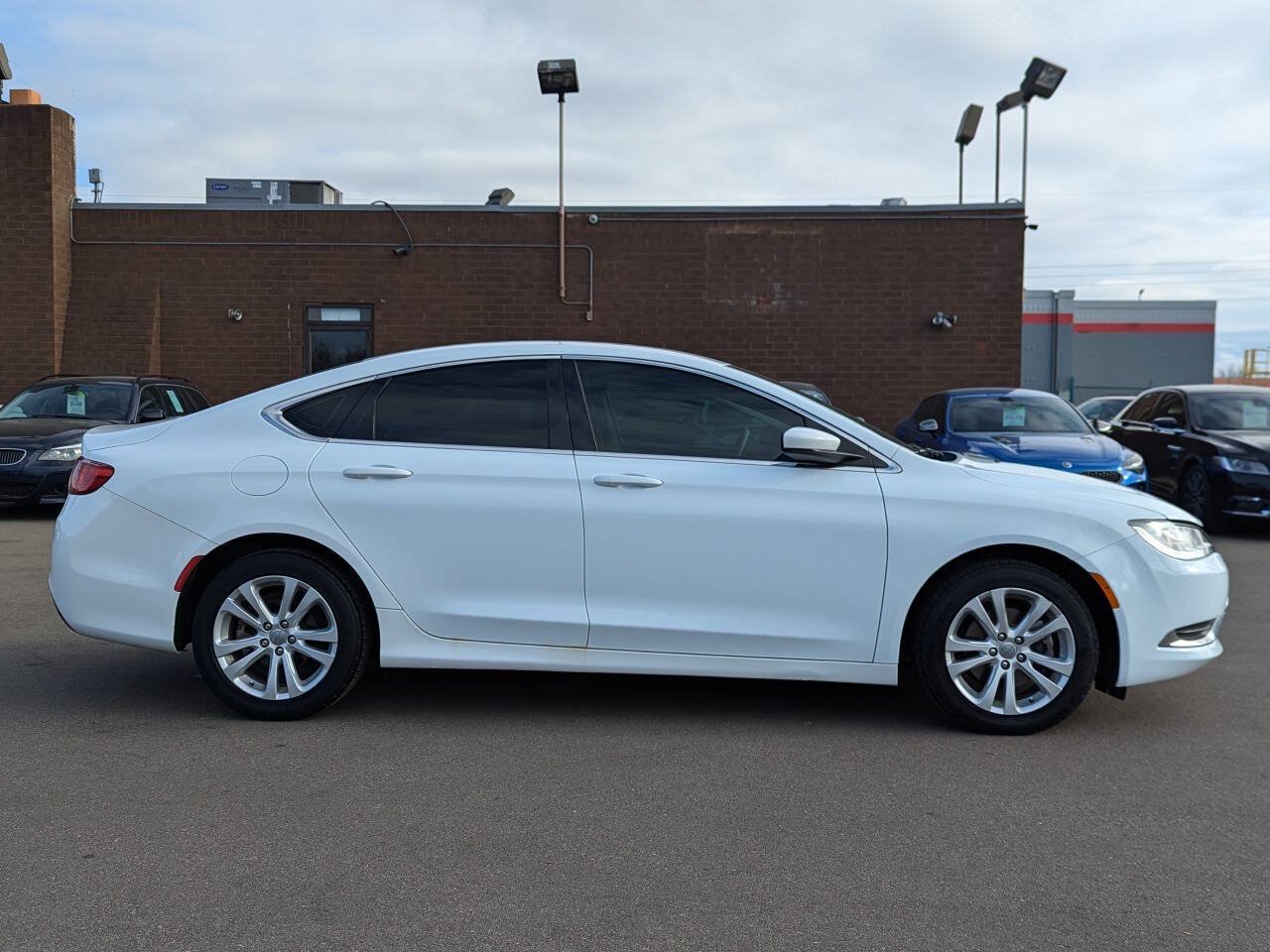 Used 2015 Chrysler 200 Limited FWD image 3