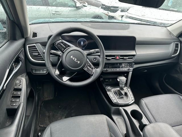 Used 2025 Kia Seltos EX w/ EX Sunroof Package image 10