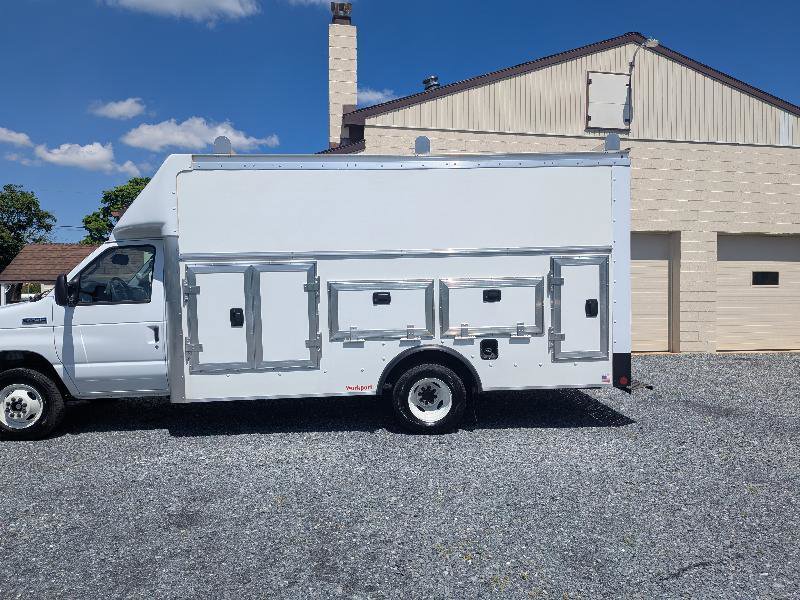 Used 2025 Ford E-450 and Econoline 450 Super Duty w/ Power Equipment Group RWD image 3