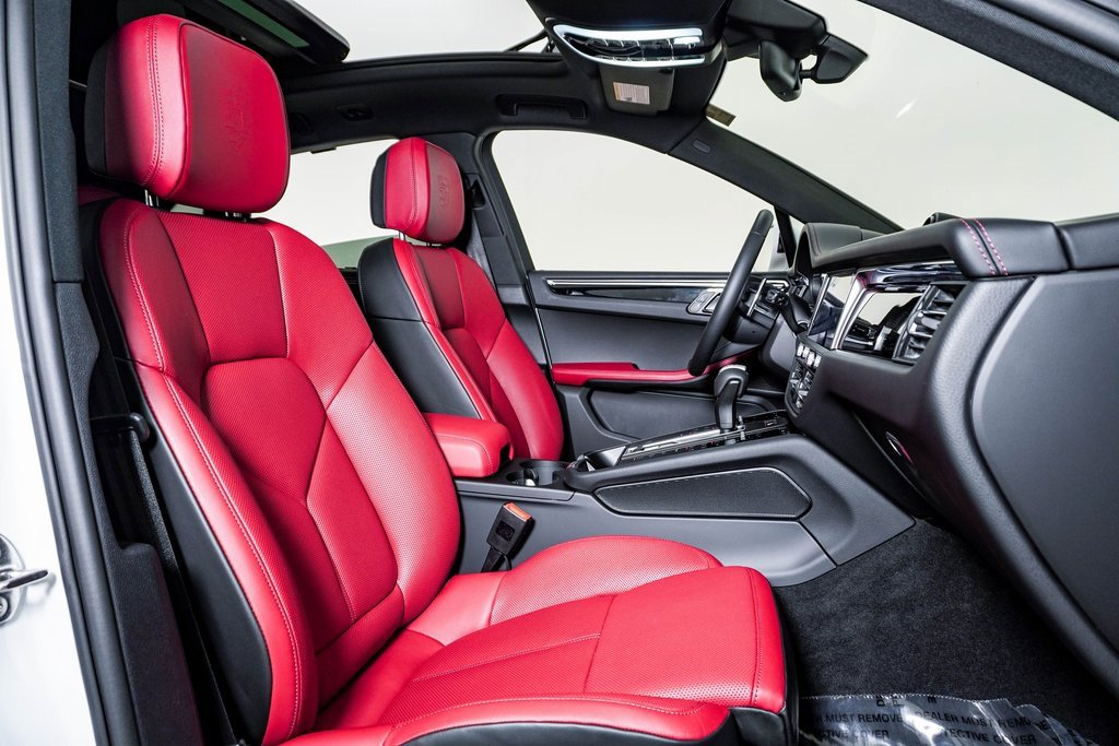 Certified 2025 Porsche Macan image 15