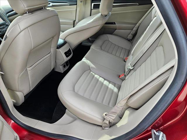 Used 2017 Ford Fusion SE w/ Fusion SE Technology Package image 18