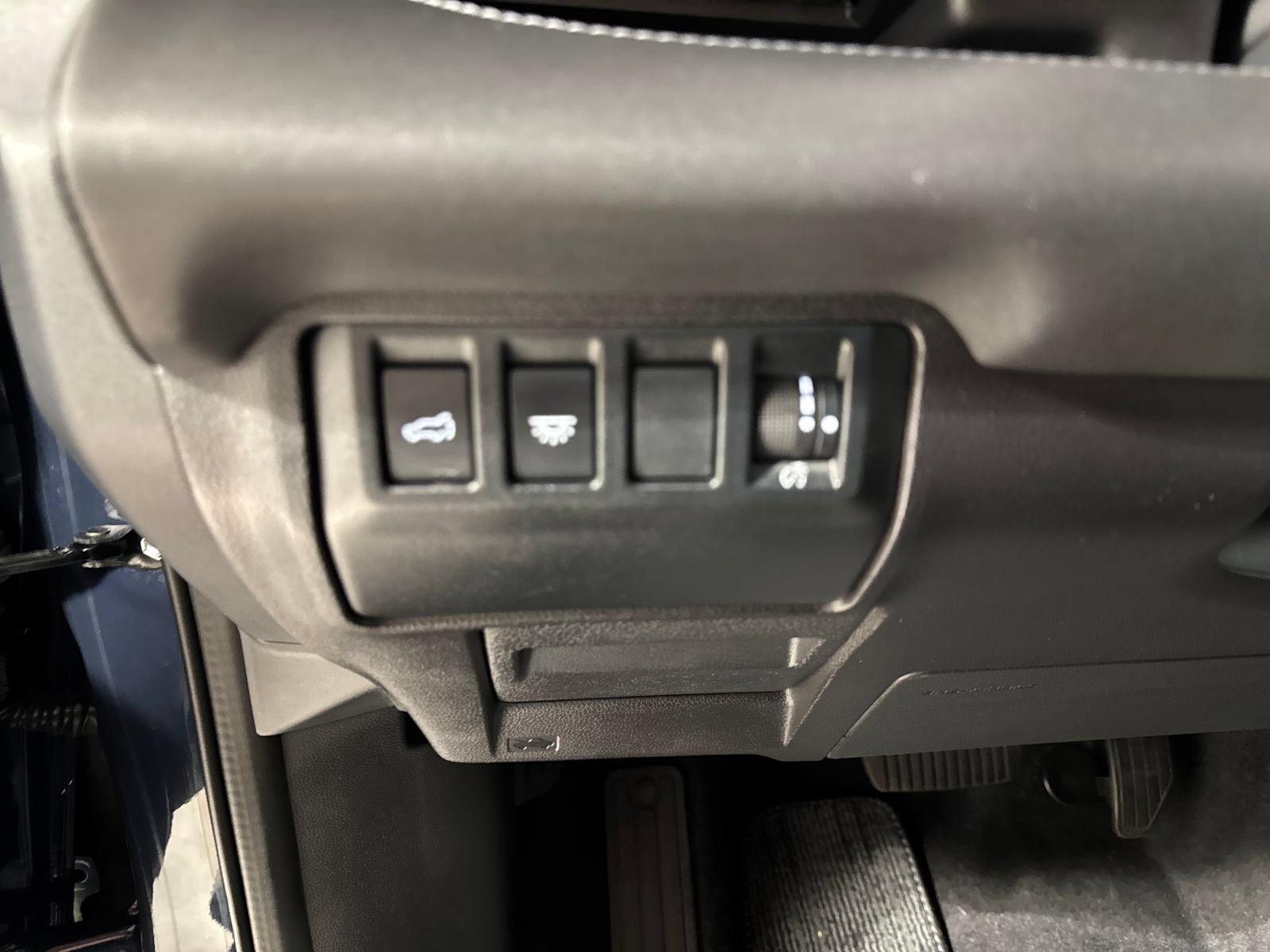Used 2023 Subaru Ascent Limited w/ Technology Package AWD/4WD image 18