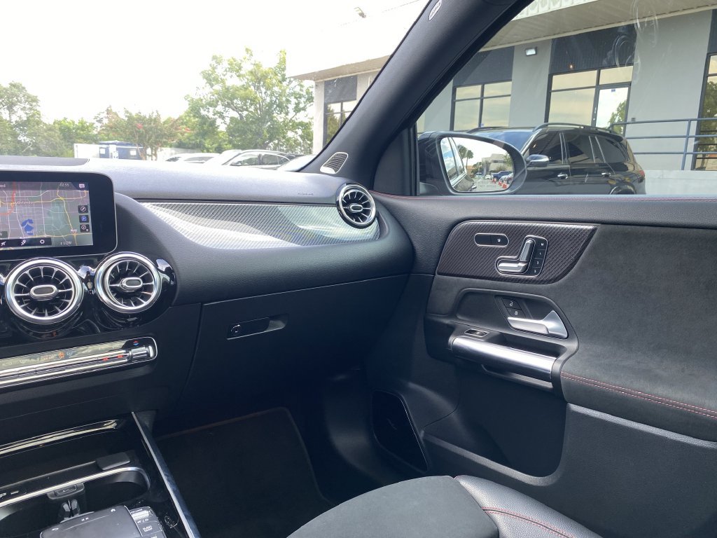 Certified 2021 Mercedes-Benz GLA 250 4MATIC w/ Premium Package image 4