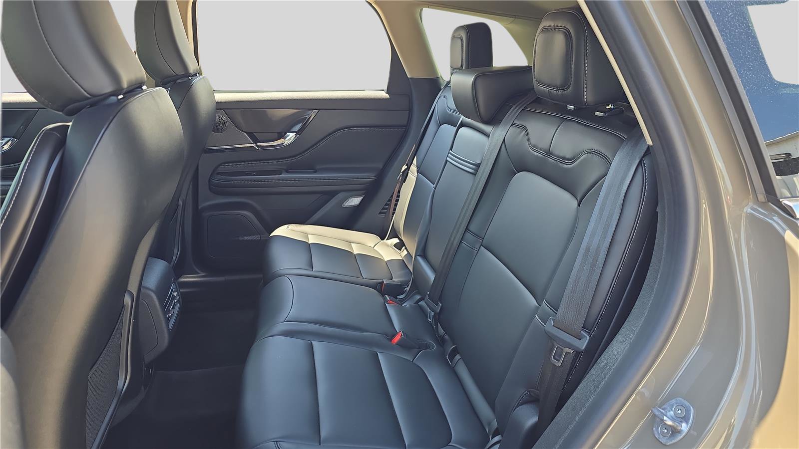 Used 2025 Lincoln Corsair AWD image 18