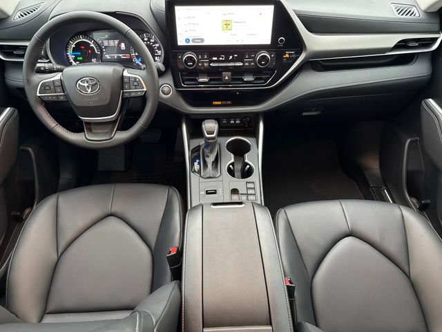 Used 2026 Toyota Highlander XLE image 12