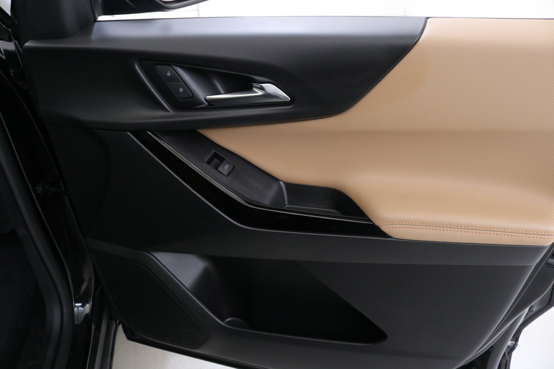 Used 2025 Chevrolet Equinox ACTIV w/ Safety and Technology Package image 30