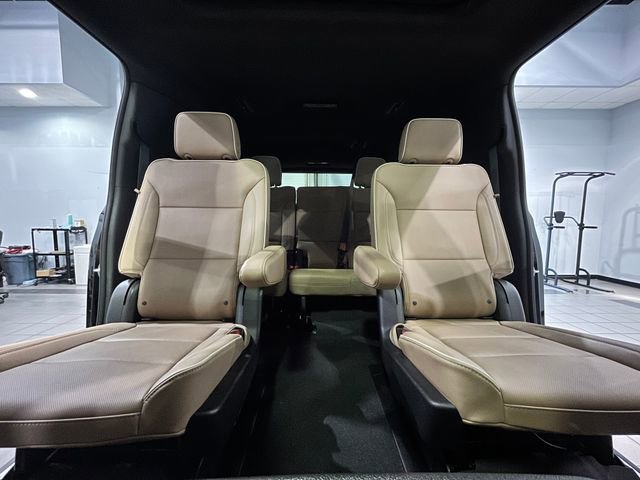 Used 2024 Chevrolet Suburban Premier w/ Premium Package AWD/4WD image 28