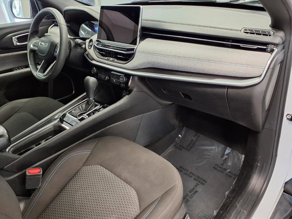 Used 2023 Jeep Compass Sport image 9