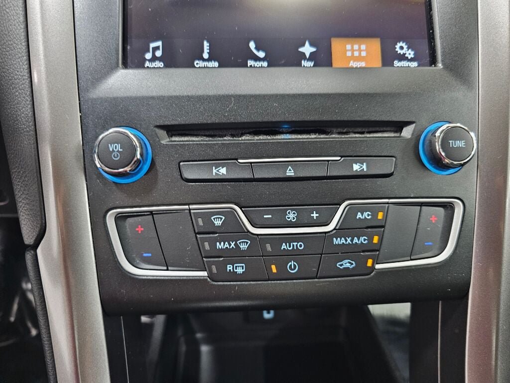 Used 2017 Ford Fusion SE w/ Fusion SE Technology Package FWD image 21